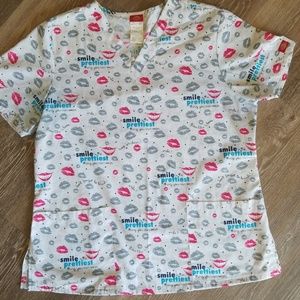 Scrub top for dental professional